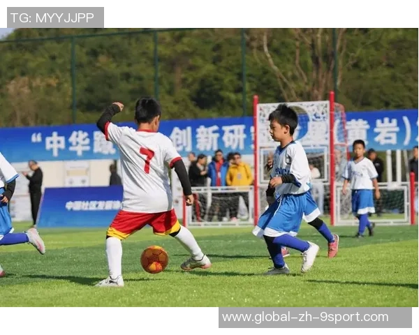 推动足球进校园的多元化发展与青少年体育素养提升的探索与实践