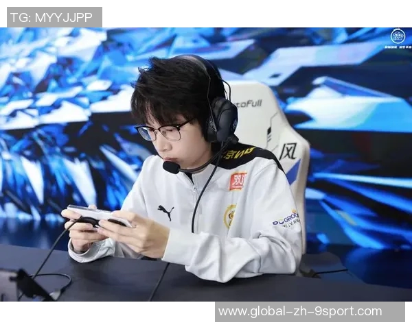 足球经理在赛季前夕发声激励球队全力以赴争取冠军荣耀