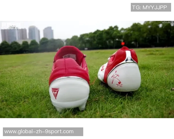 阿迪达斯足球鞋性能评测与使用体验分享，值得购买吗